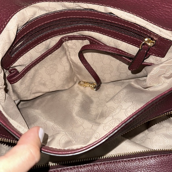 Michael Kors Jet Set Burgundy Shoulder Bag with Matching Wallet - Picture 4 of 10